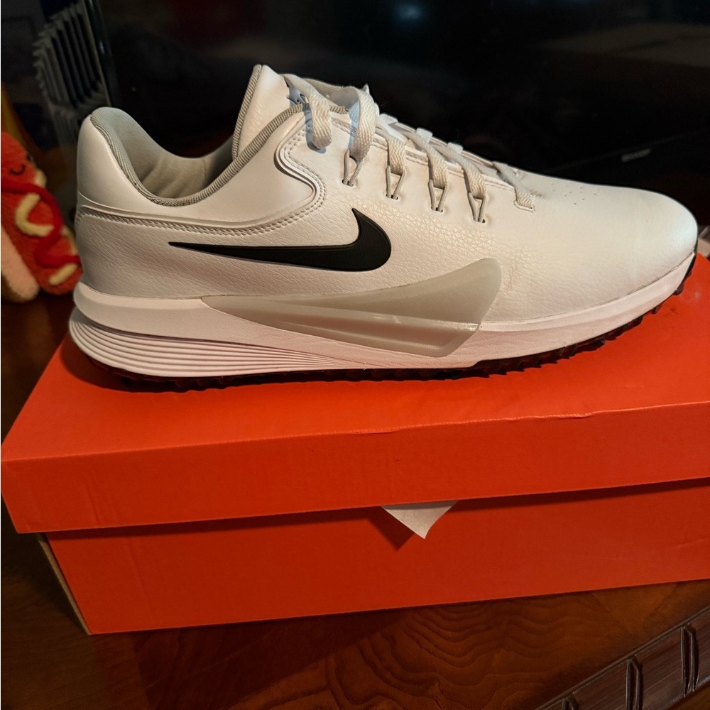 Nike Men's White Athletic Shoes with Black Swoosh